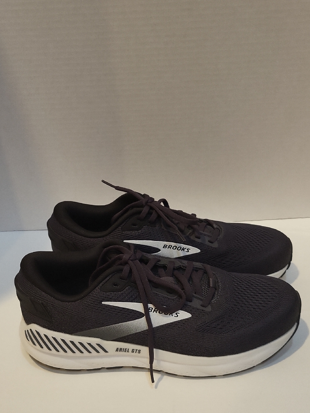 Brooks Ariel GTS Women's Running Shoes Size 11 Black Stability Sneakers EUC